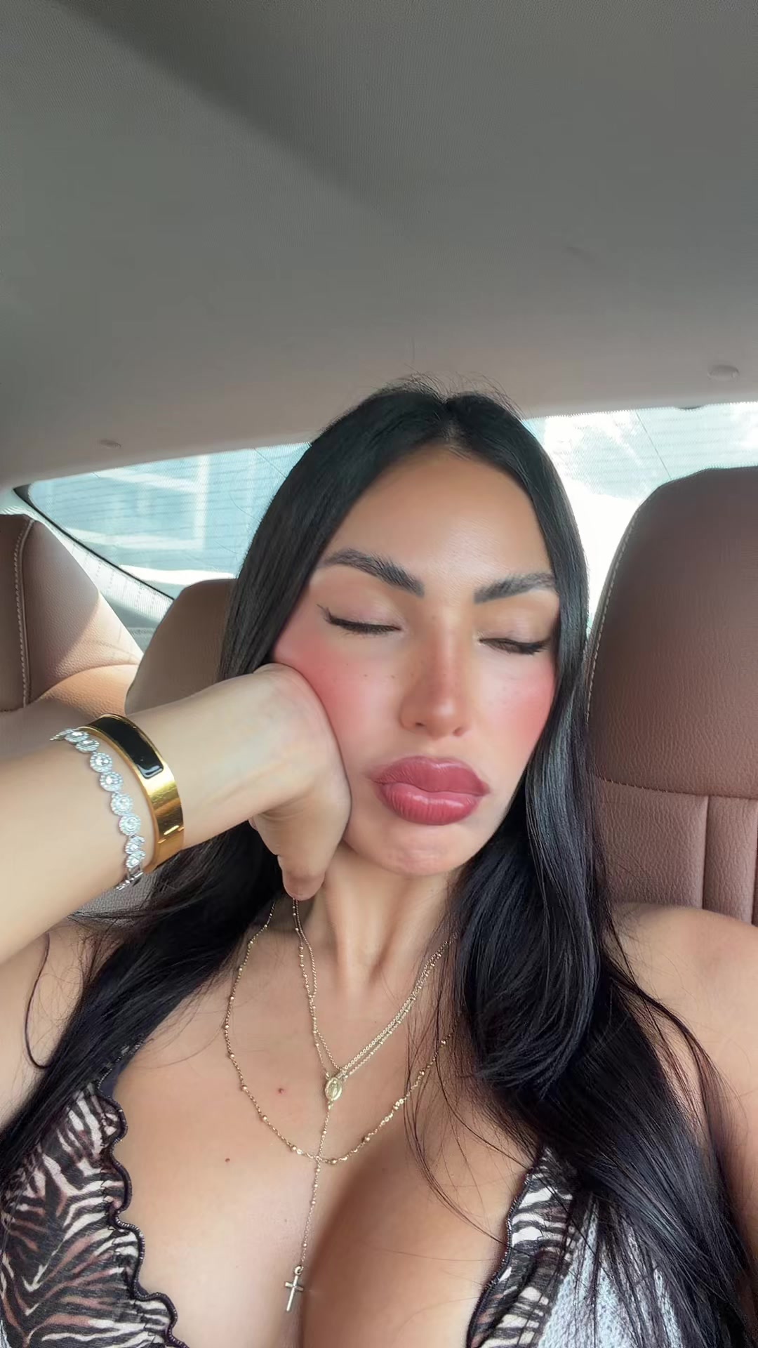 @leslyreynas