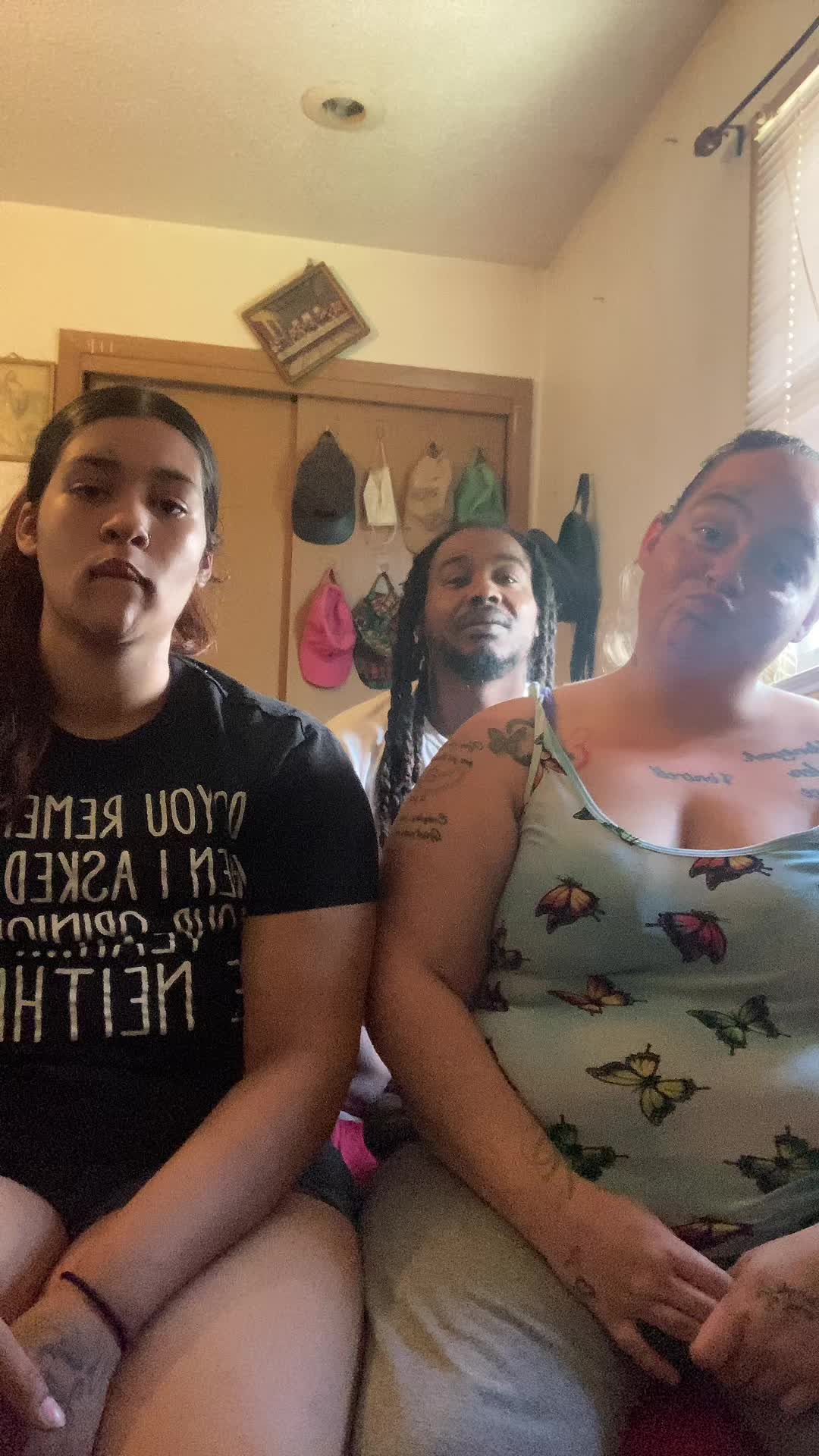 @Throuplelife32