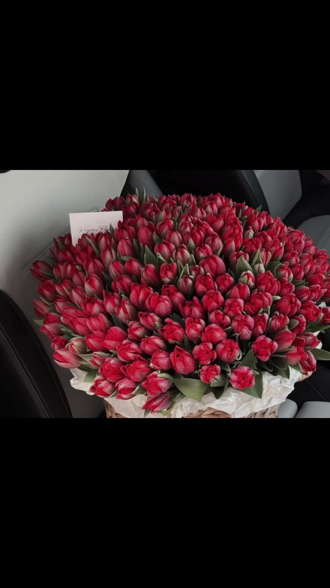 @𝒱
