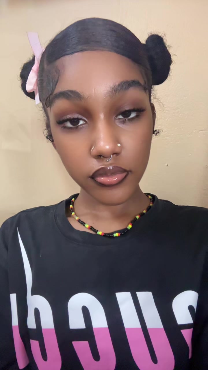 @SUCH GYAL ★👅