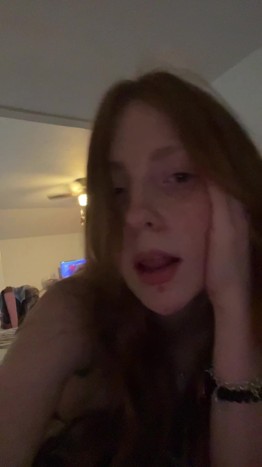 @👅