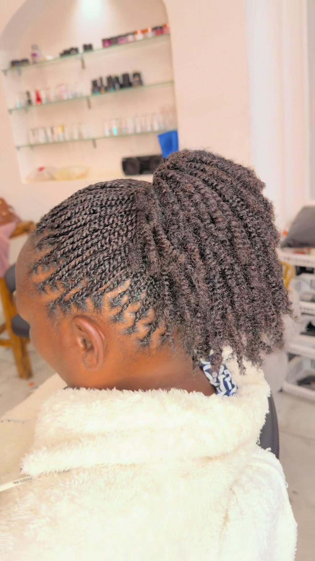 @GEECURLY SALON