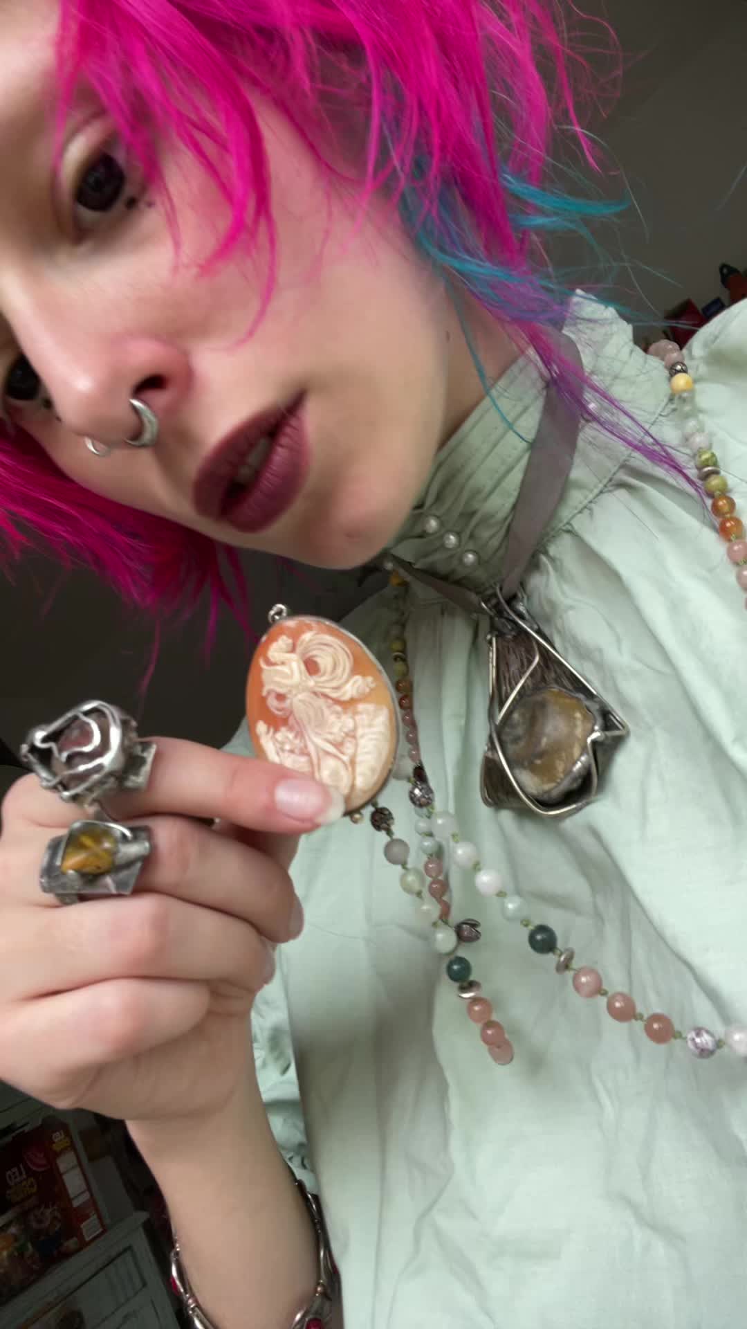 @weirdlywelldressed