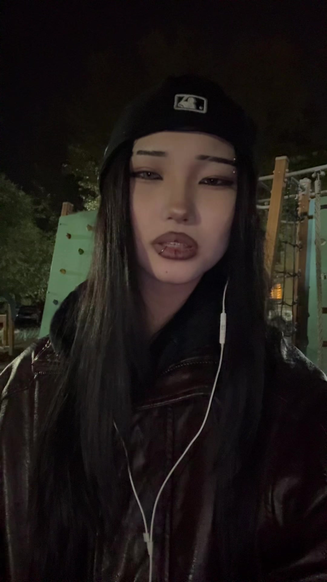 @Мия