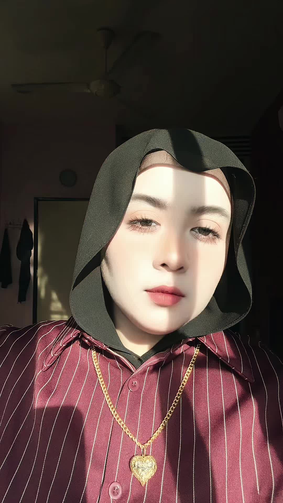 @𝔂 𝓸 𝓼 𝓱 🦊