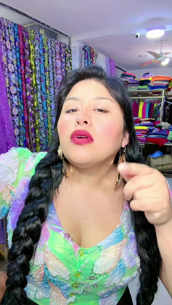 @Noelia Mujer Elegante