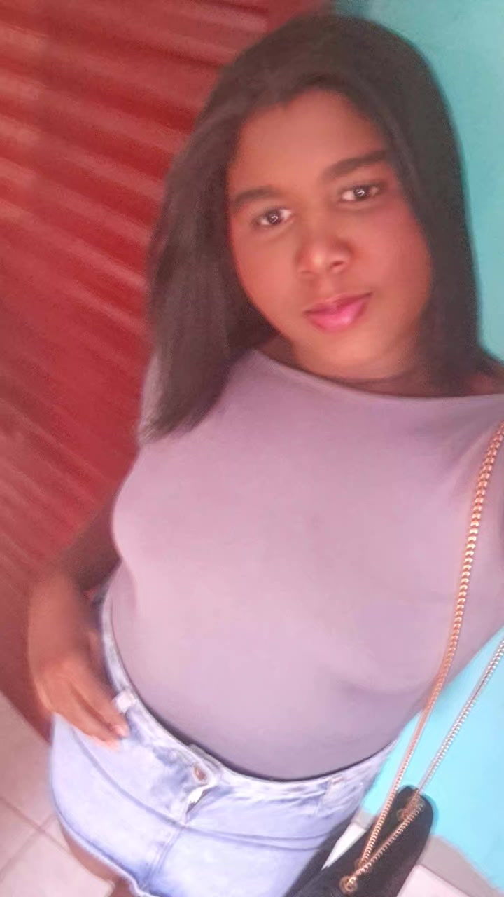 @L&iacute;via Crispim