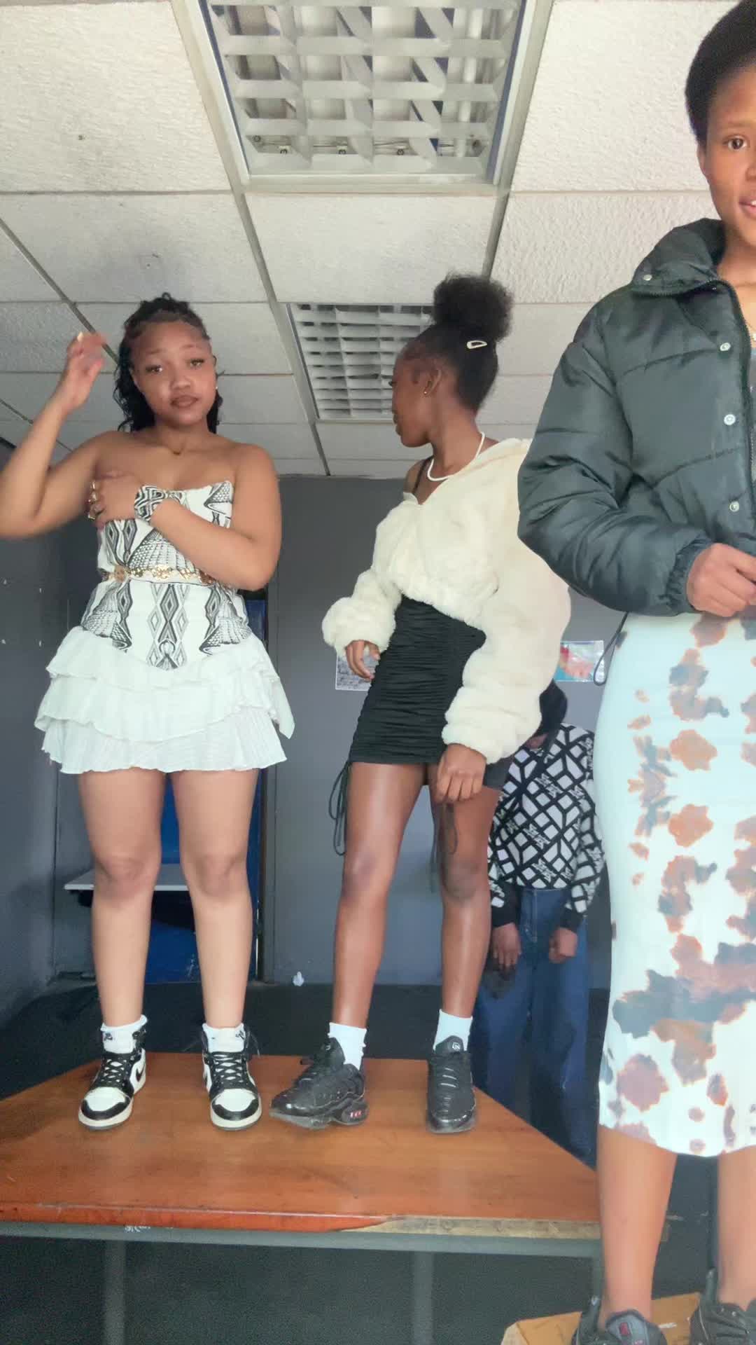 @🧟♀️
