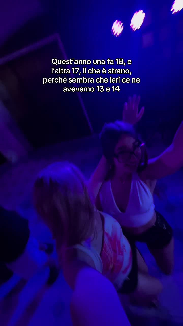 @👩🏼👩🏻