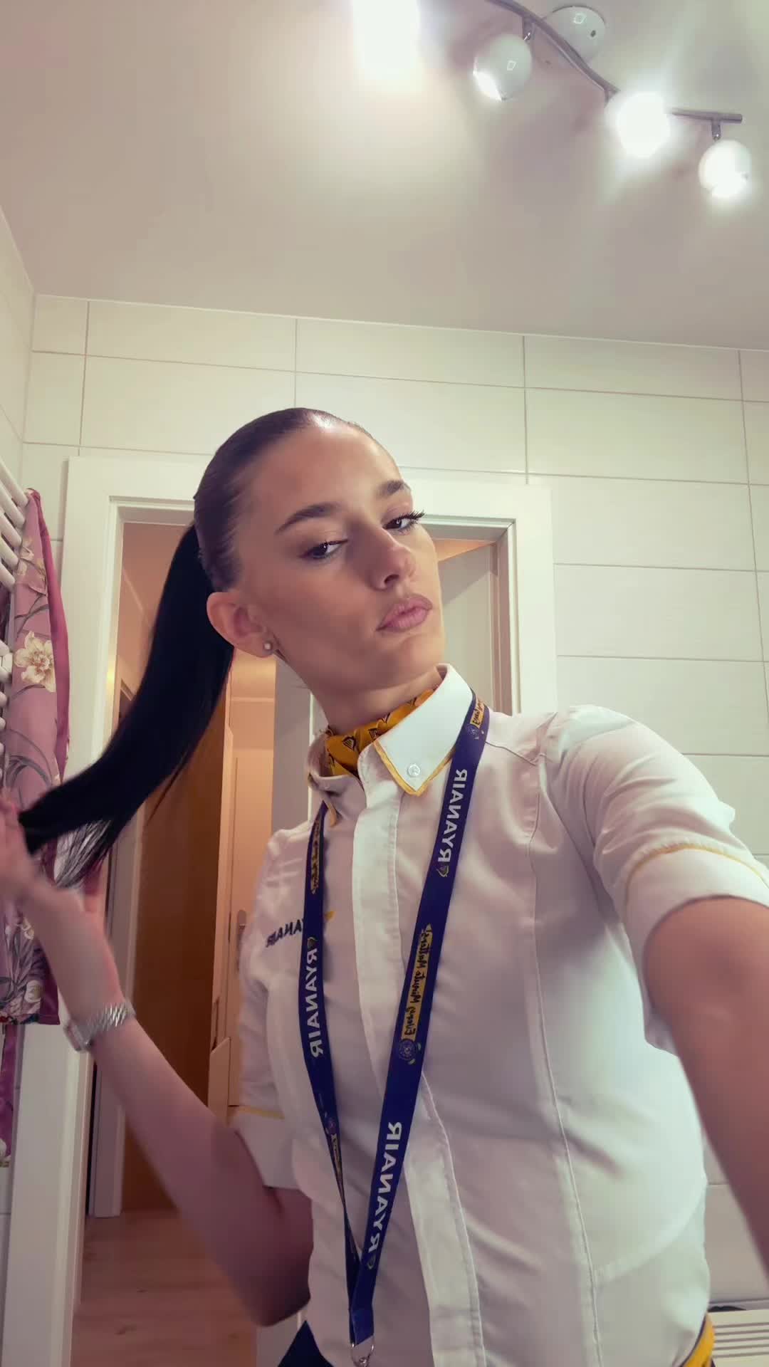 @𝓜.