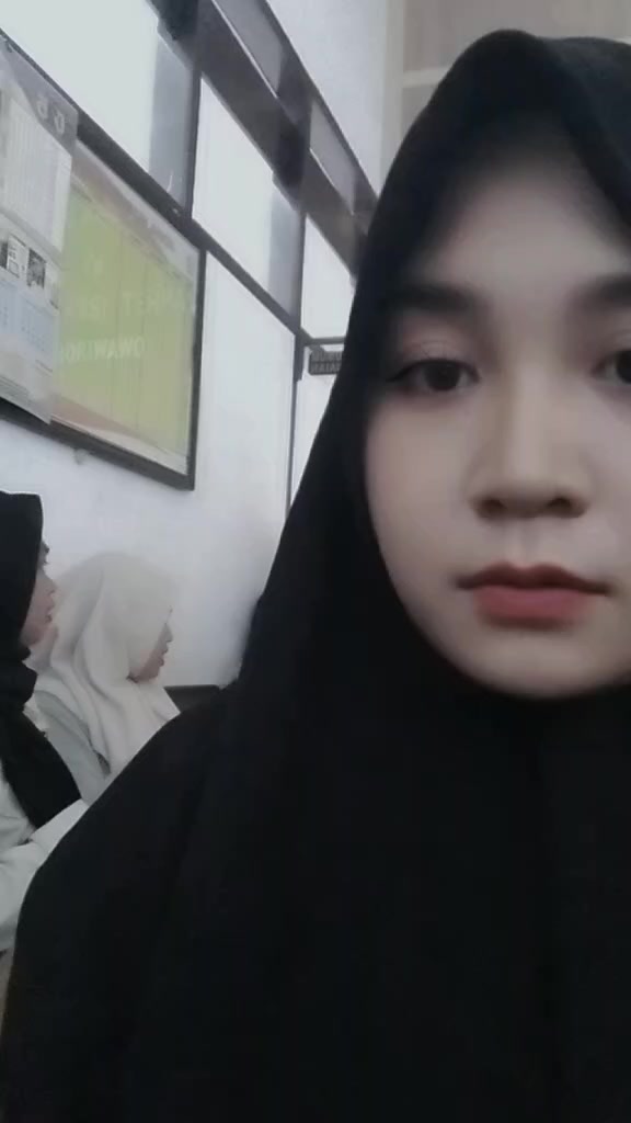 @lhyna