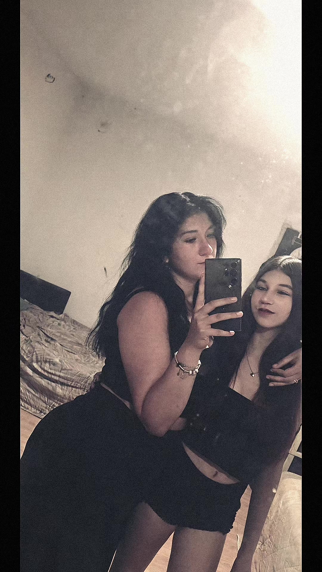 @🖤