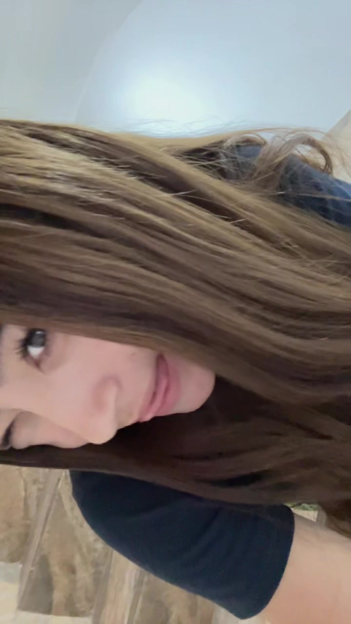 @•