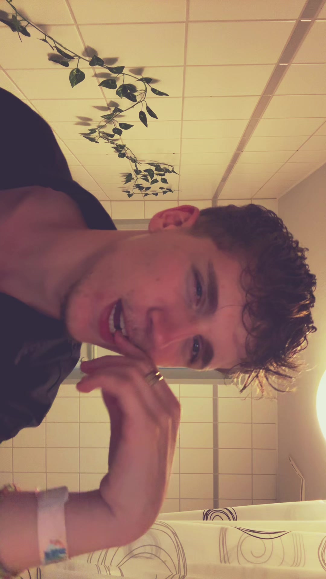 @&AElig;👑