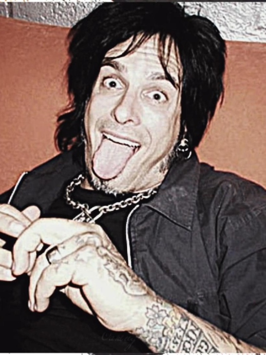 @𝓛𝓮𝓲𝓰𝓱🎸