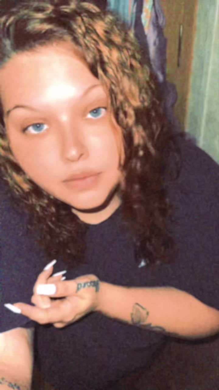 @💦Blue eyes and thick thighs💦