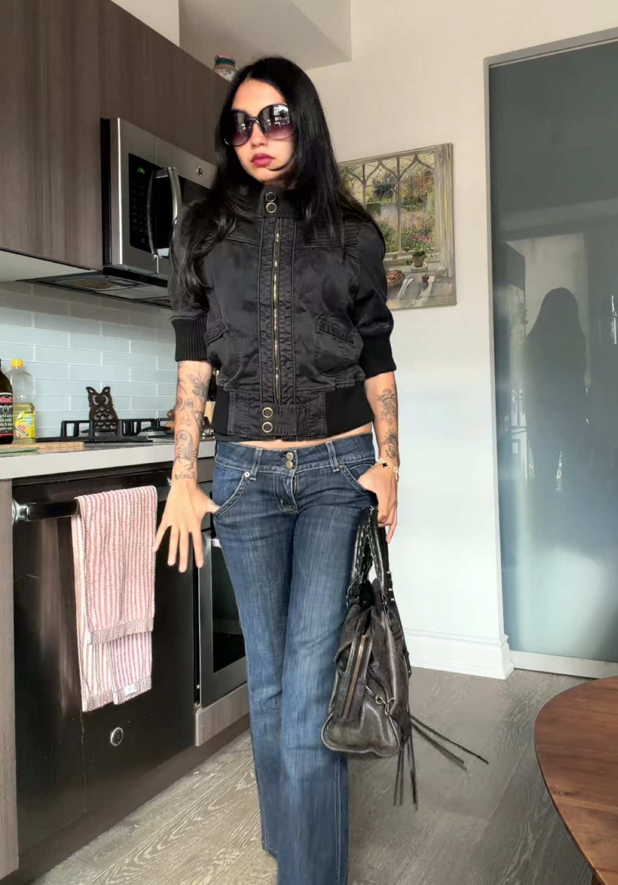 @LipBiteEmoji