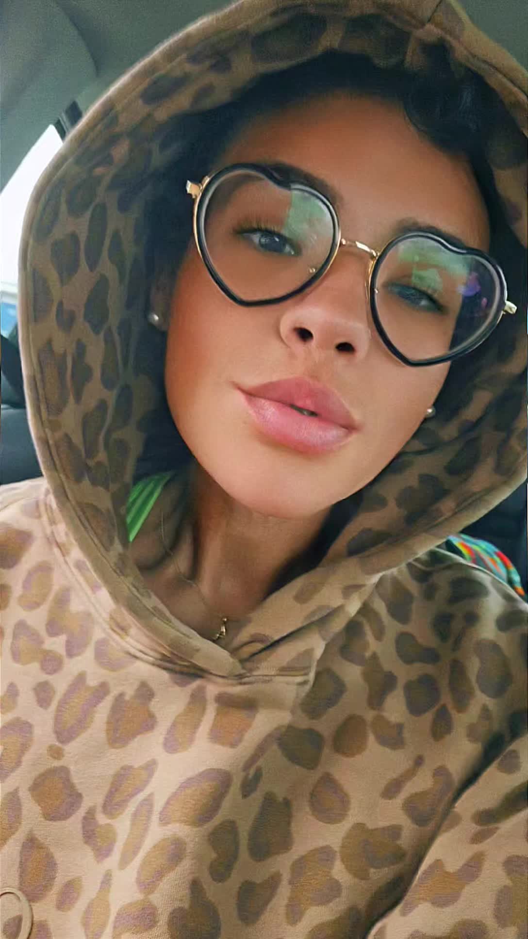 @Ohmykalabee 🐝
