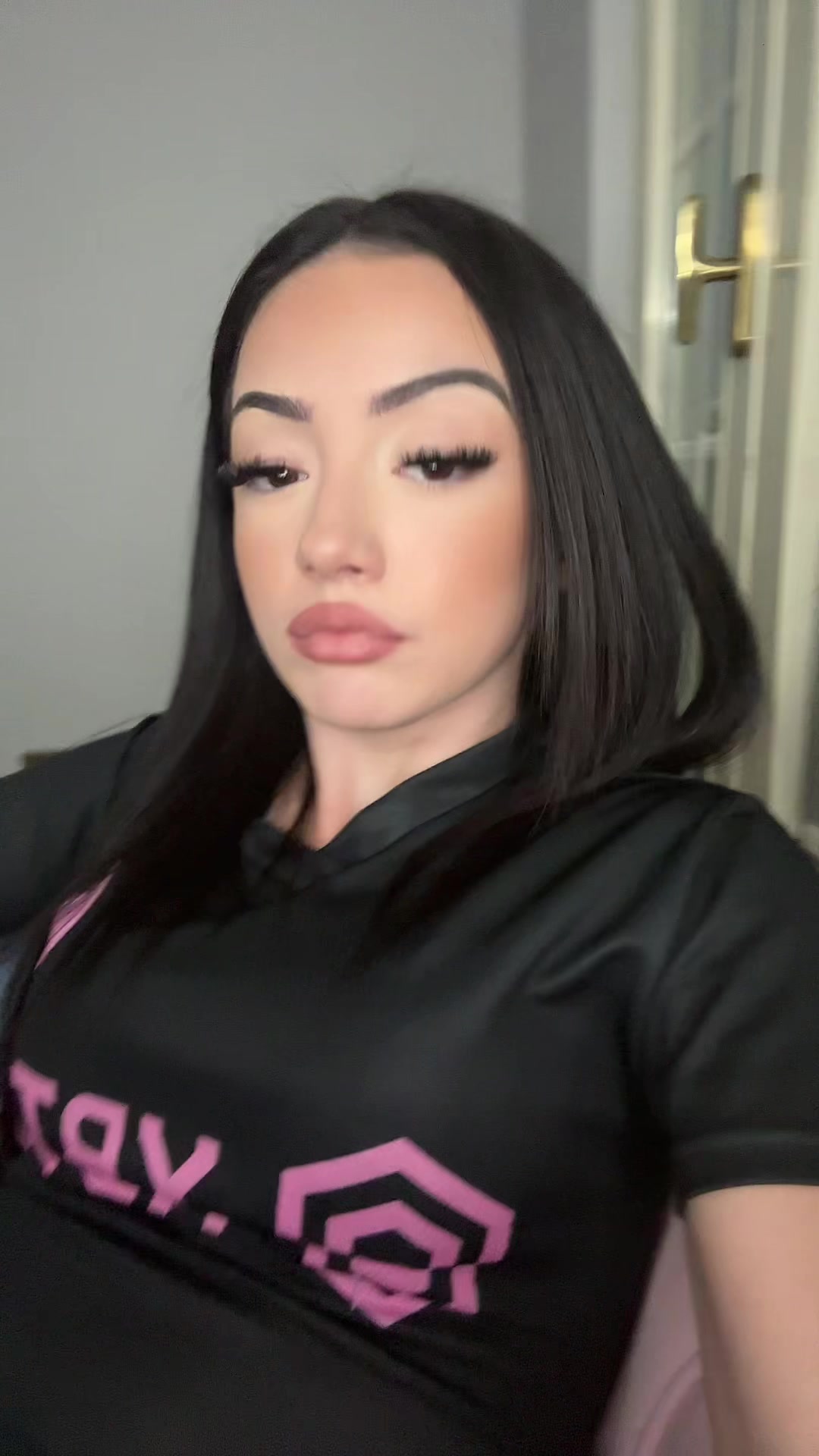 @lari📲