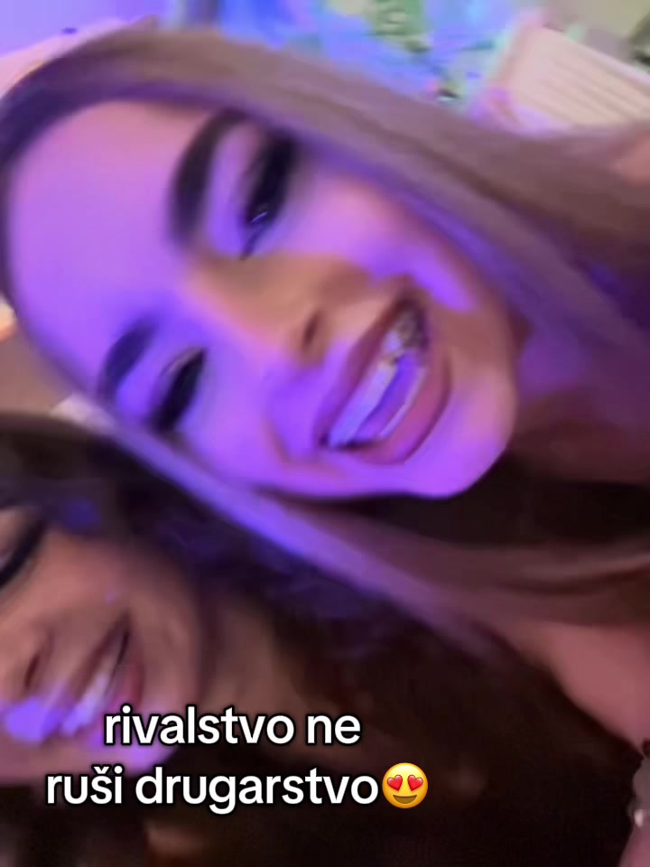 @једна плава друга гарава💜