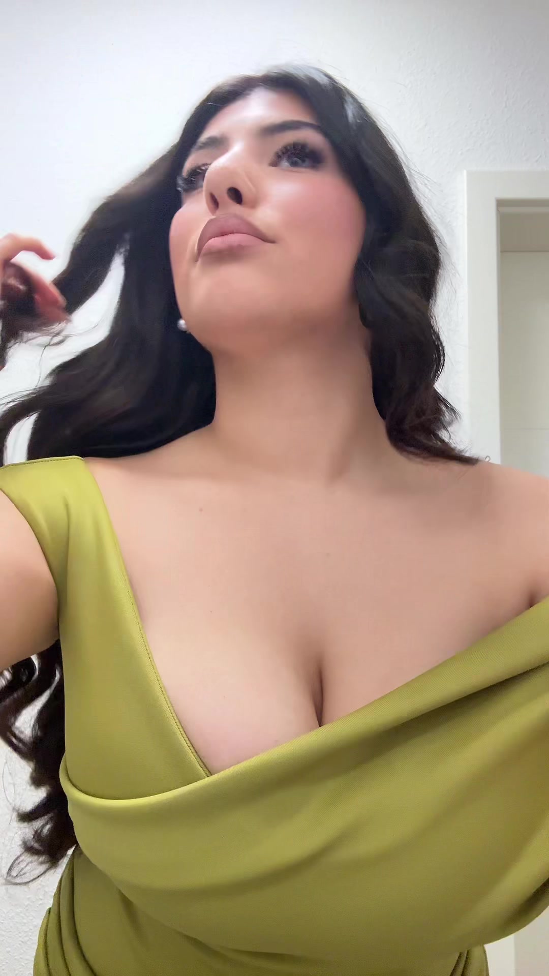 @axinhayat