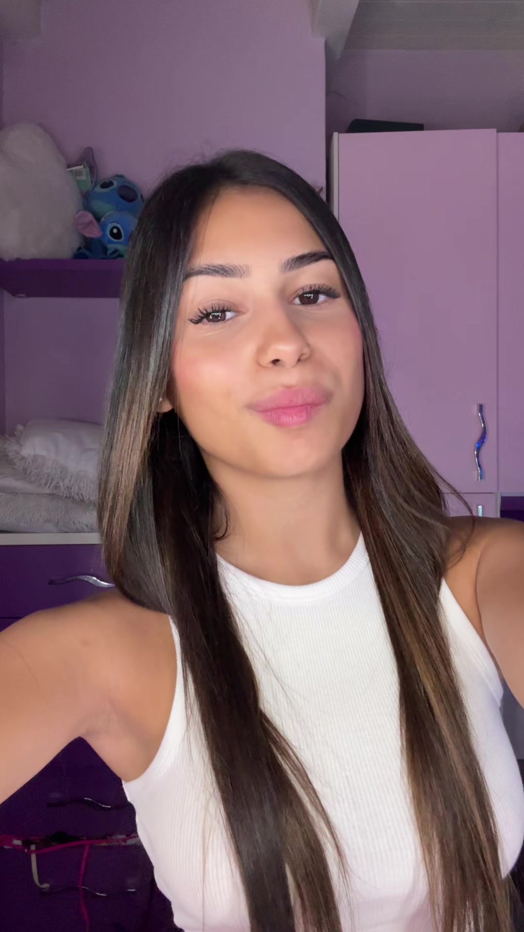 @elisaangiius