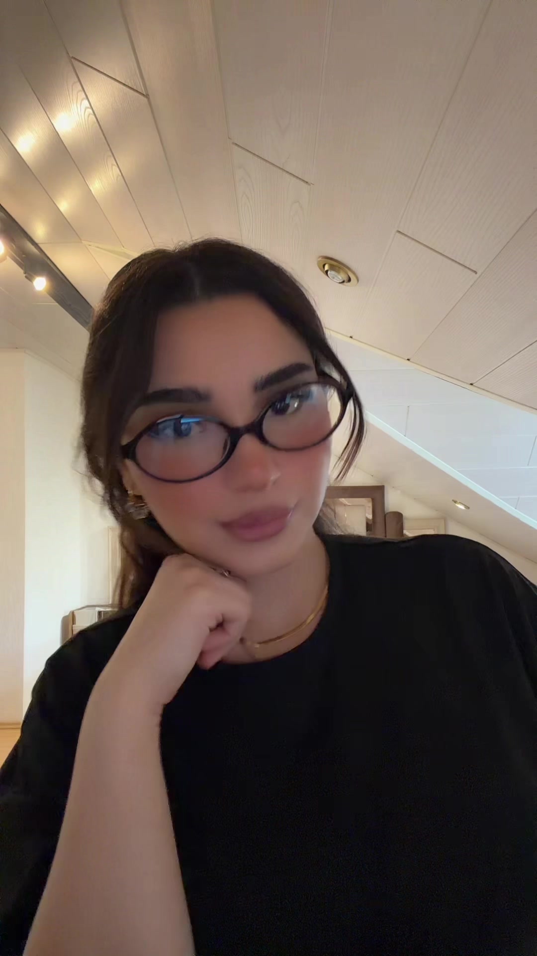 @𝒱