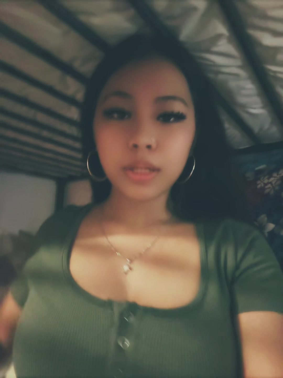 @𝒱