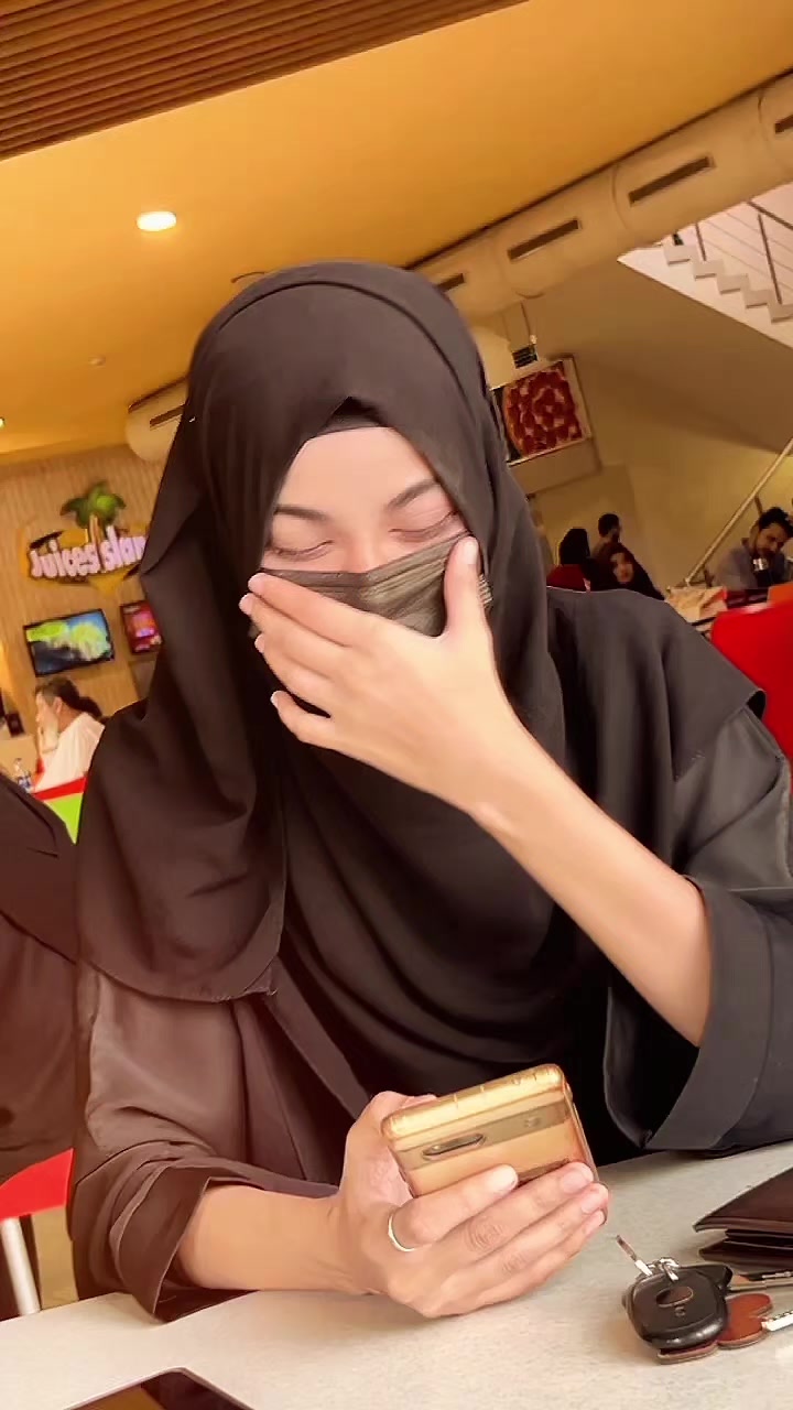 @Aqsa_👩🏻&zwj;✈️🚓