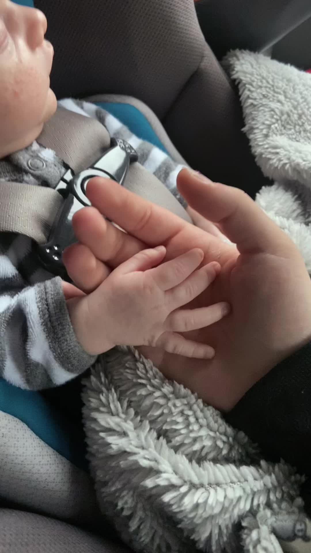 @jen |SAHM🦕🌹|