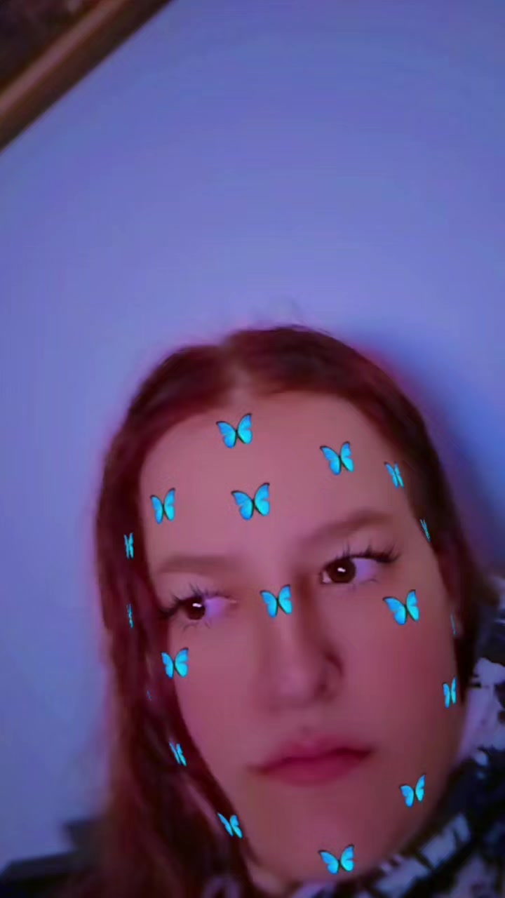 @Vyholdengirl07