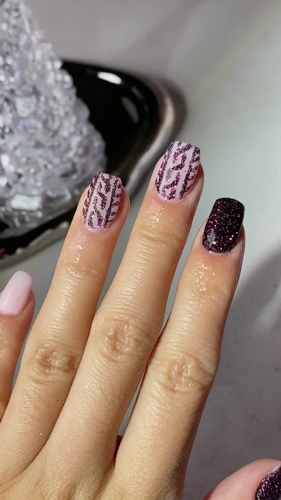 @Sharon_dipnails