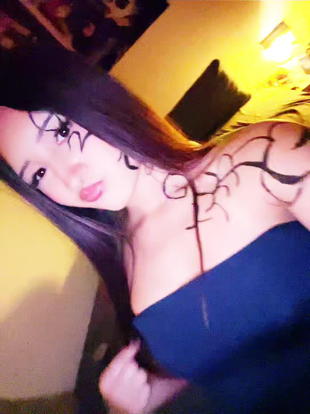 @⦻