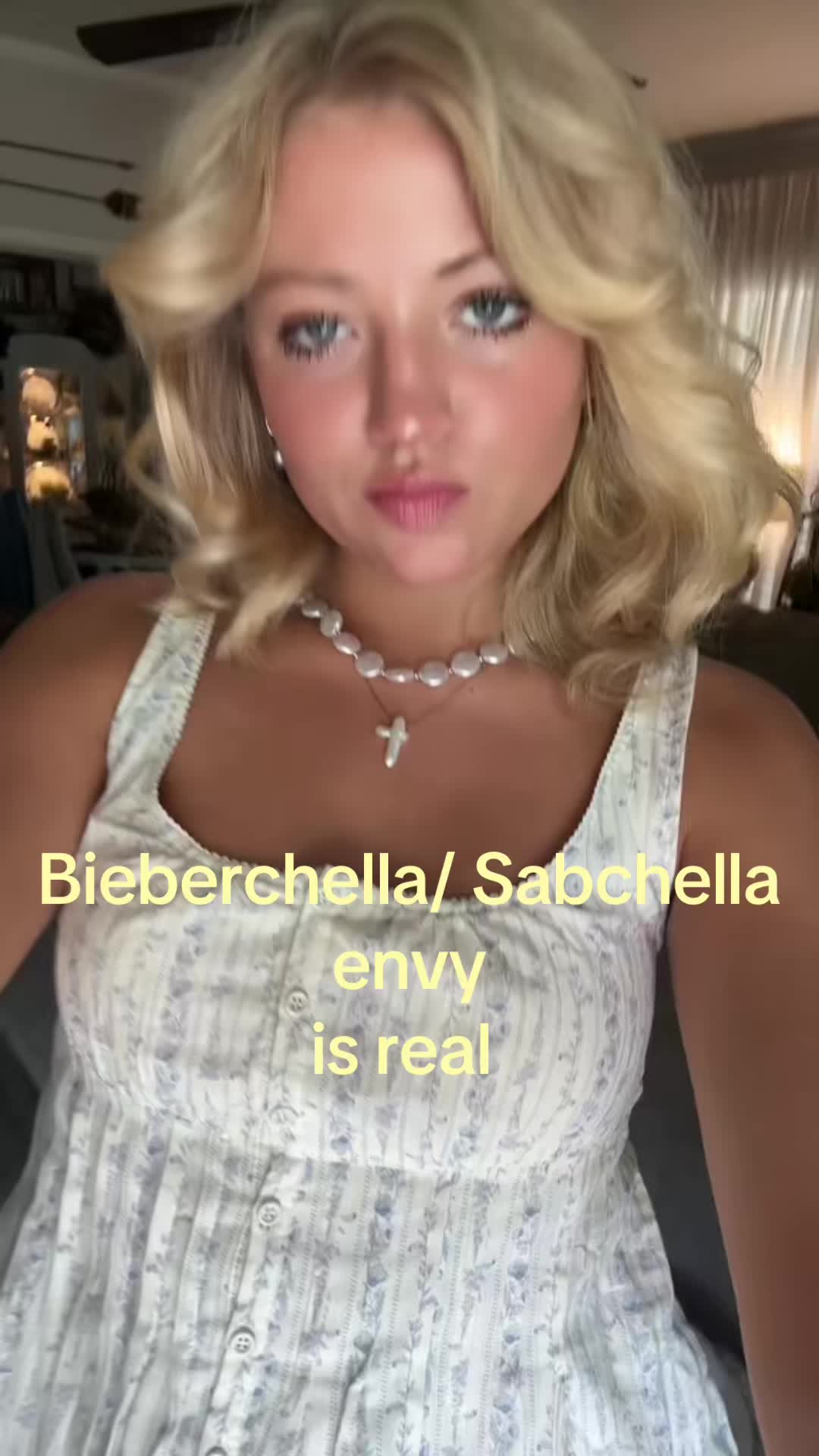 @chloe🪩🐞🎞️