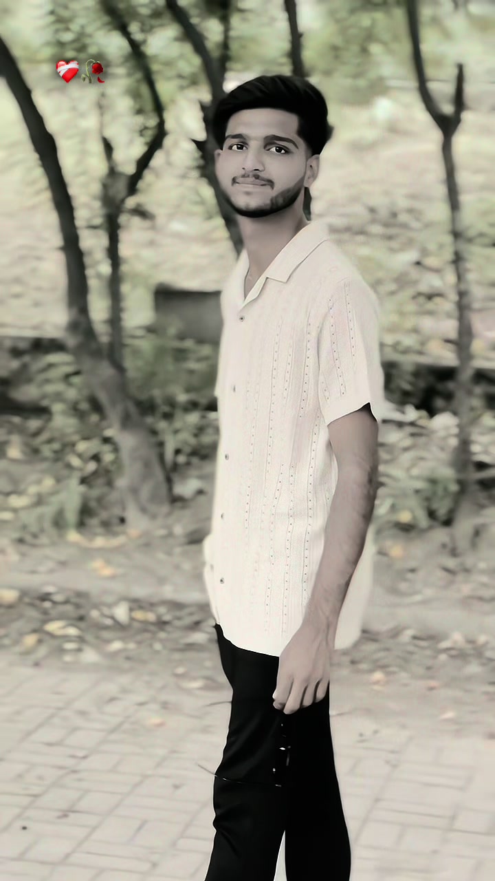 @🫵🏻OYE_HUSNAIN 👀