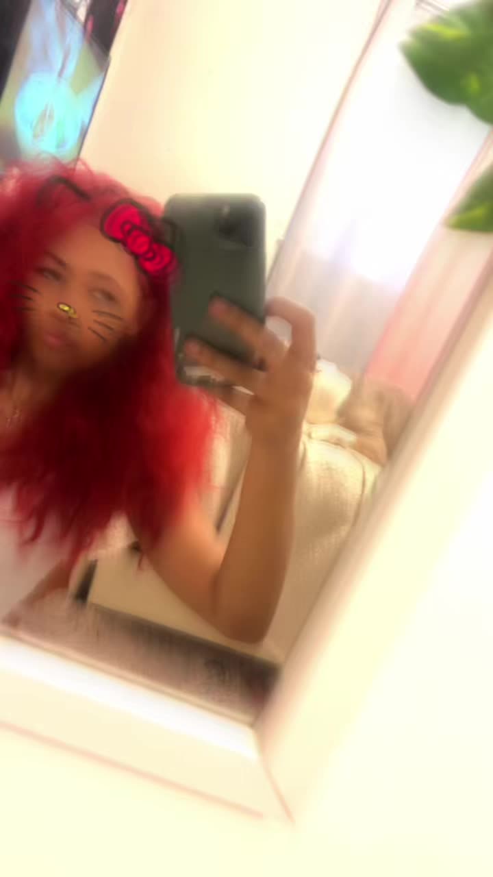 @yanababee🧟♀️.