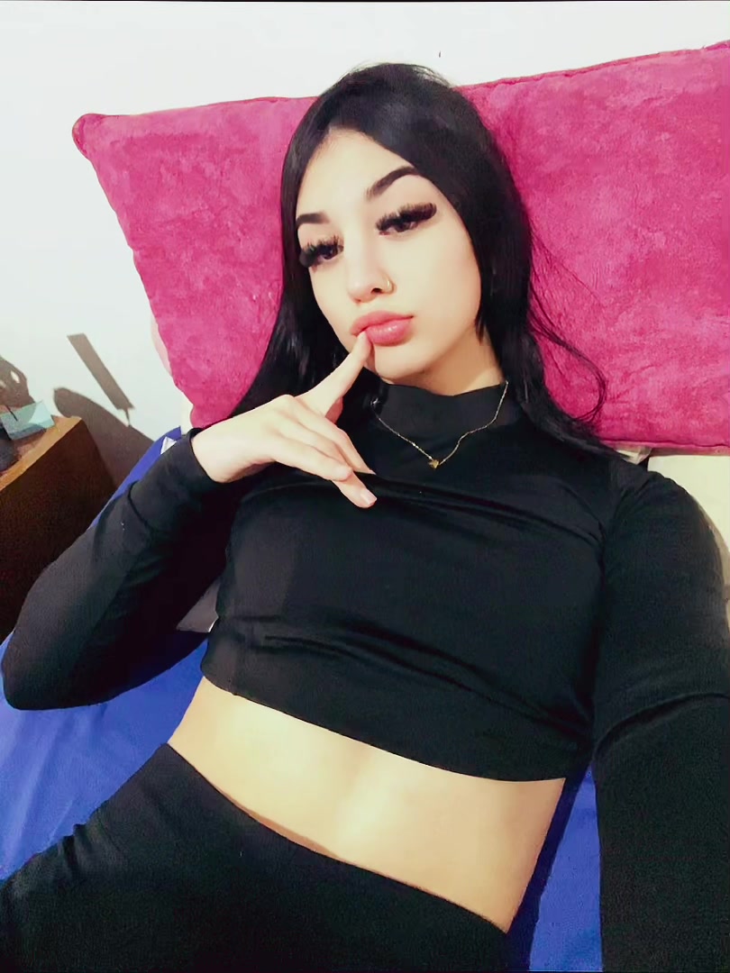 @Mia 🖤