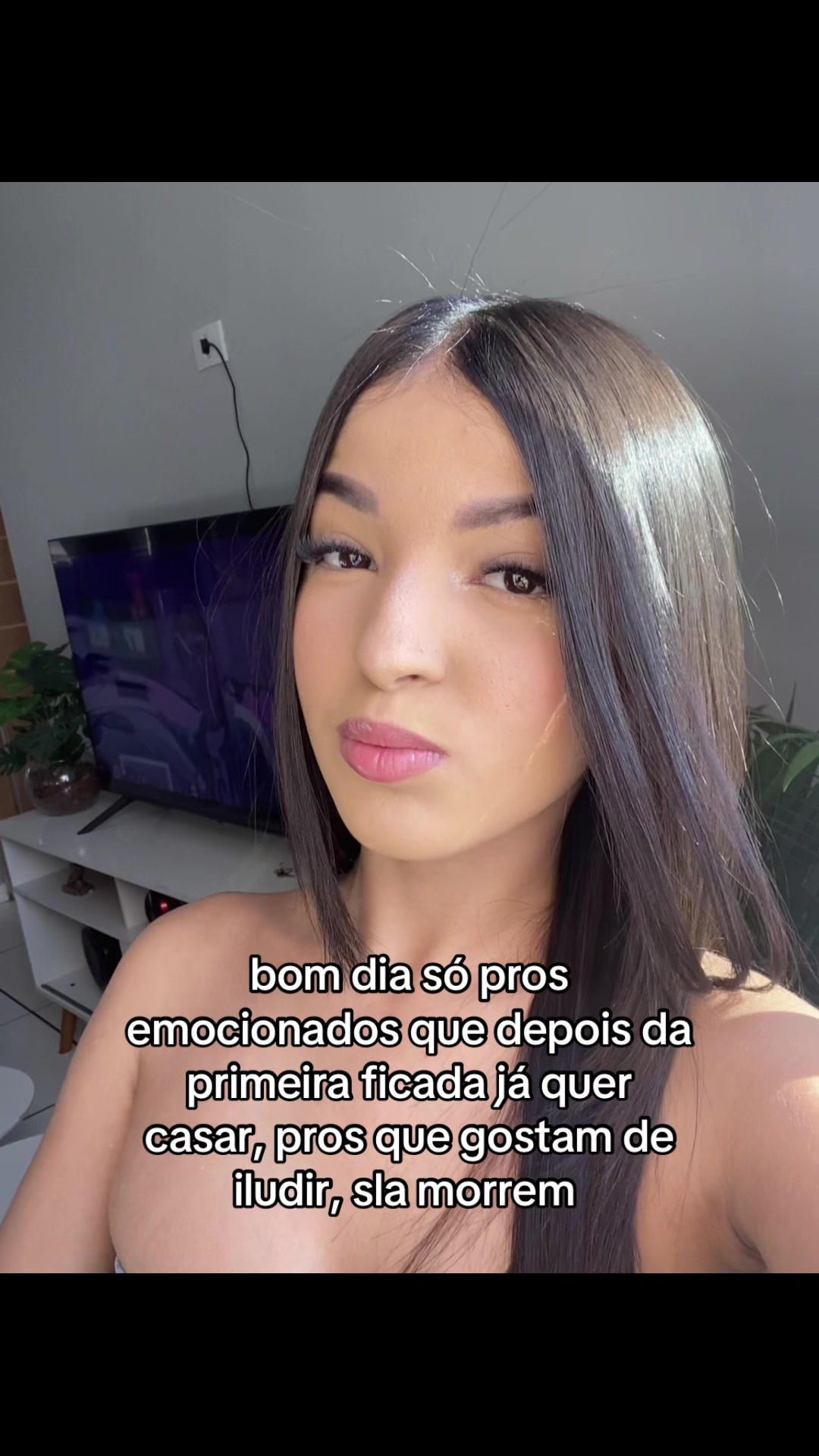 @•R