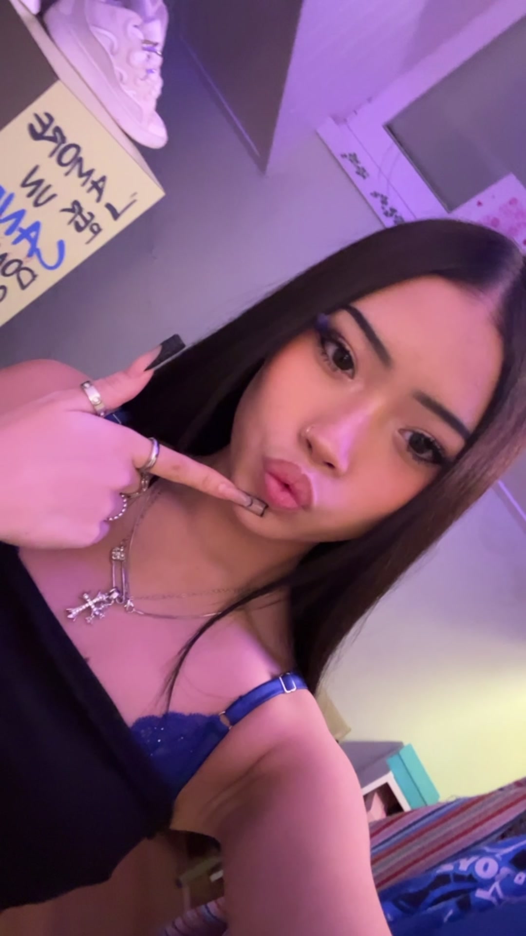 @𝘓𝘢𝘳𝘢 💕