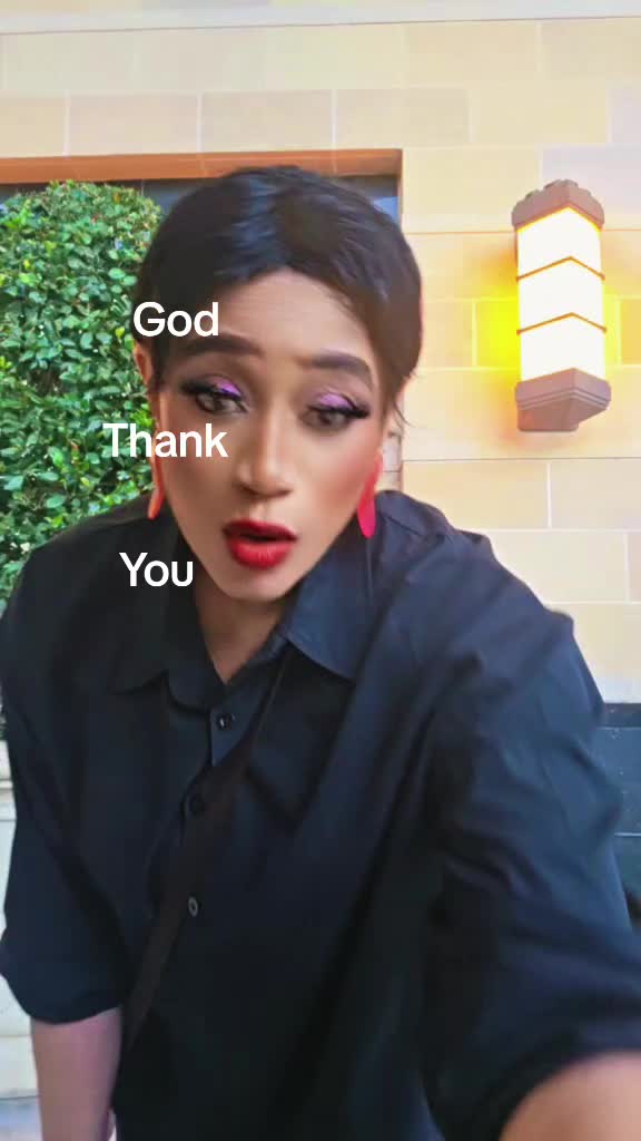 @Demi