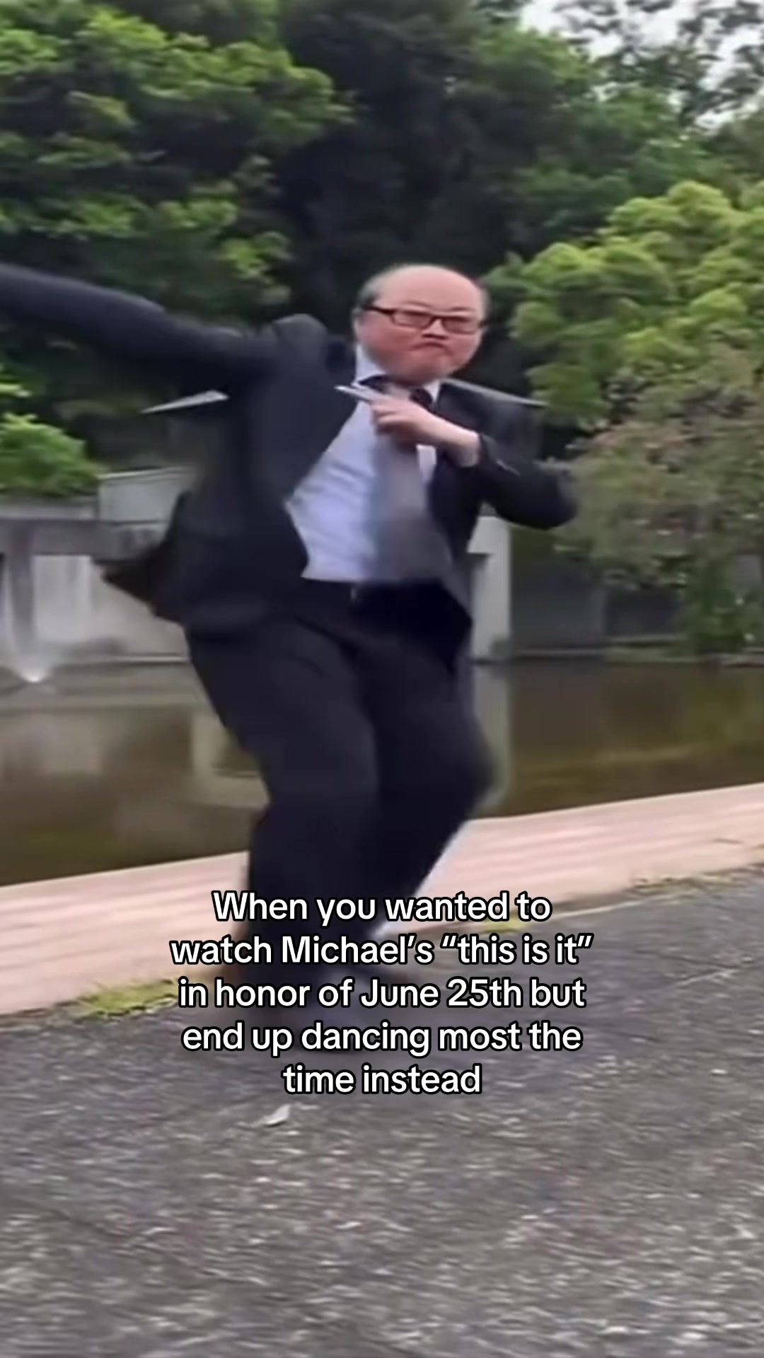 @⃟