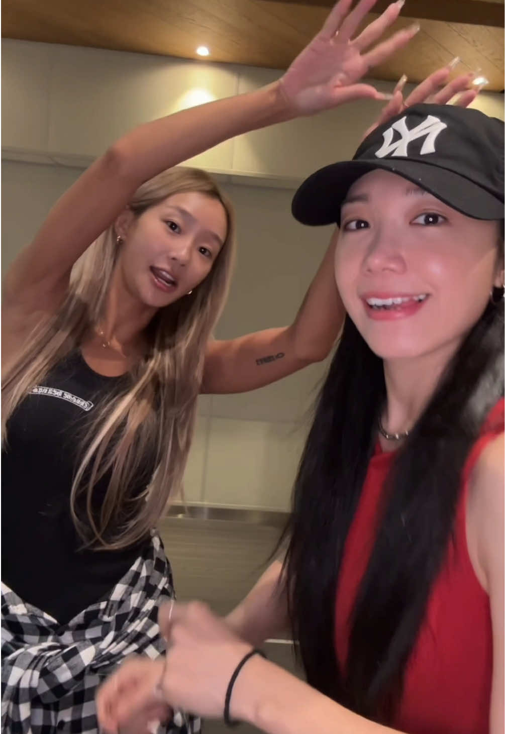 @HYOLYN OFFICIAL
