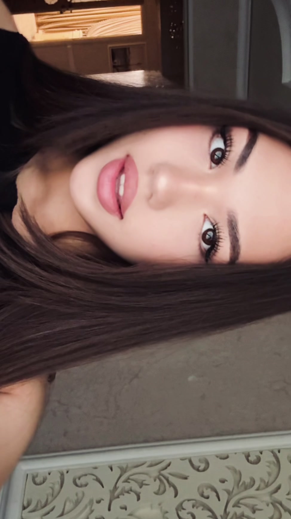 @𝐄