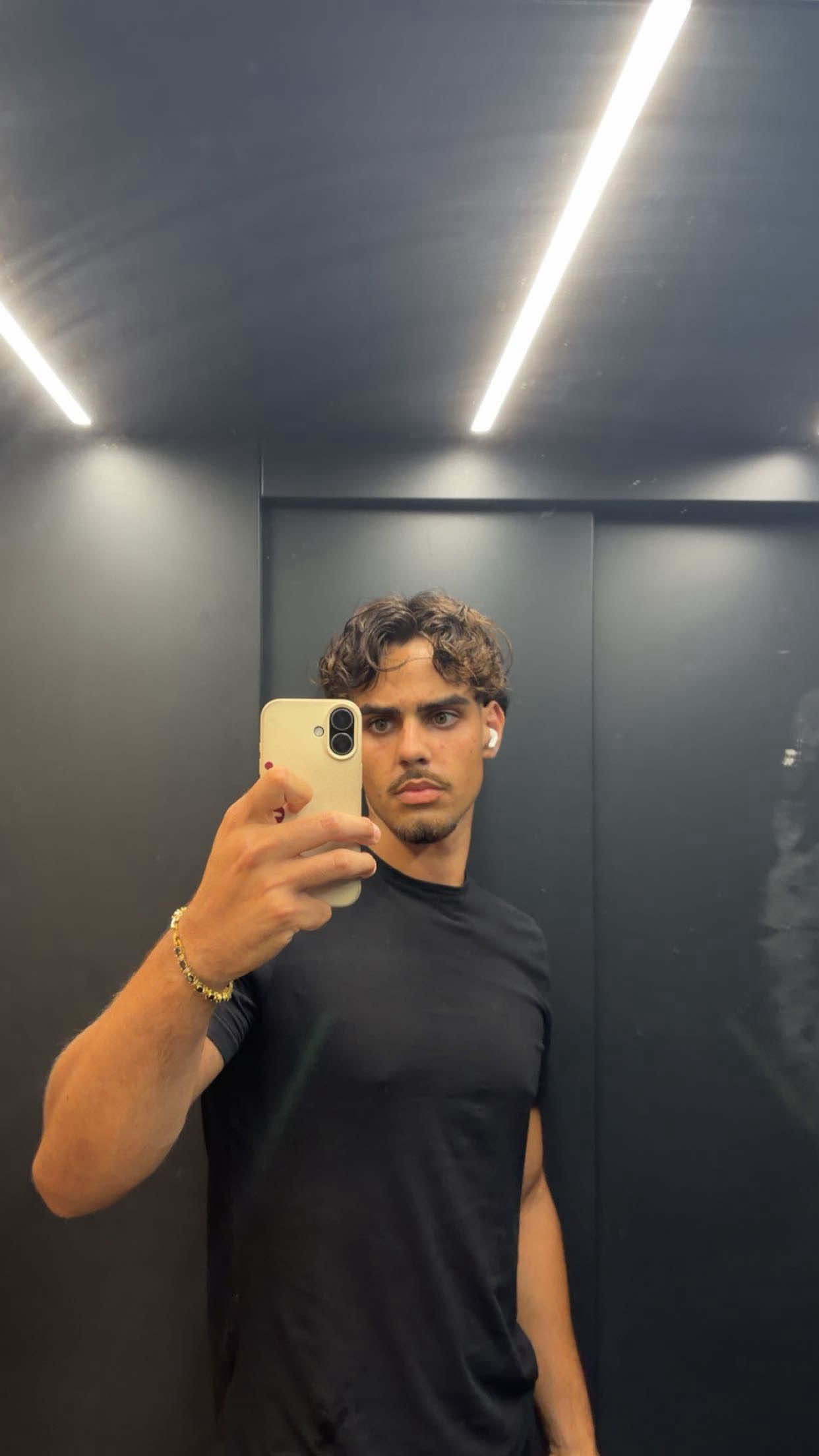 @manoxil