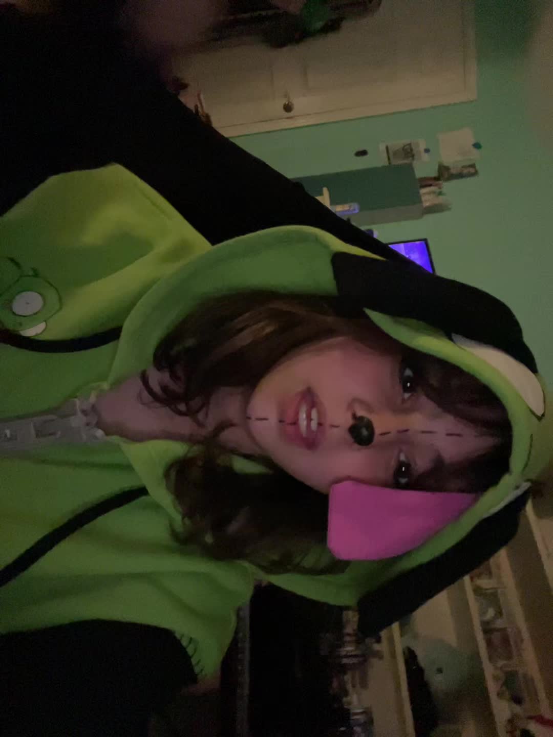 @👾