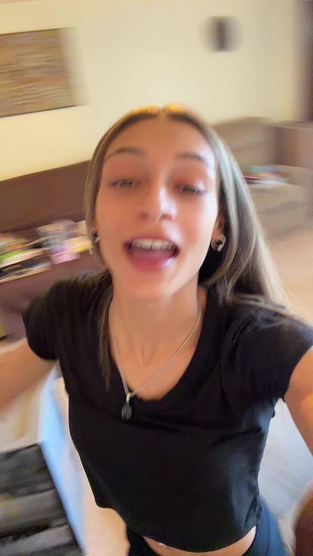 @carleeebaee
