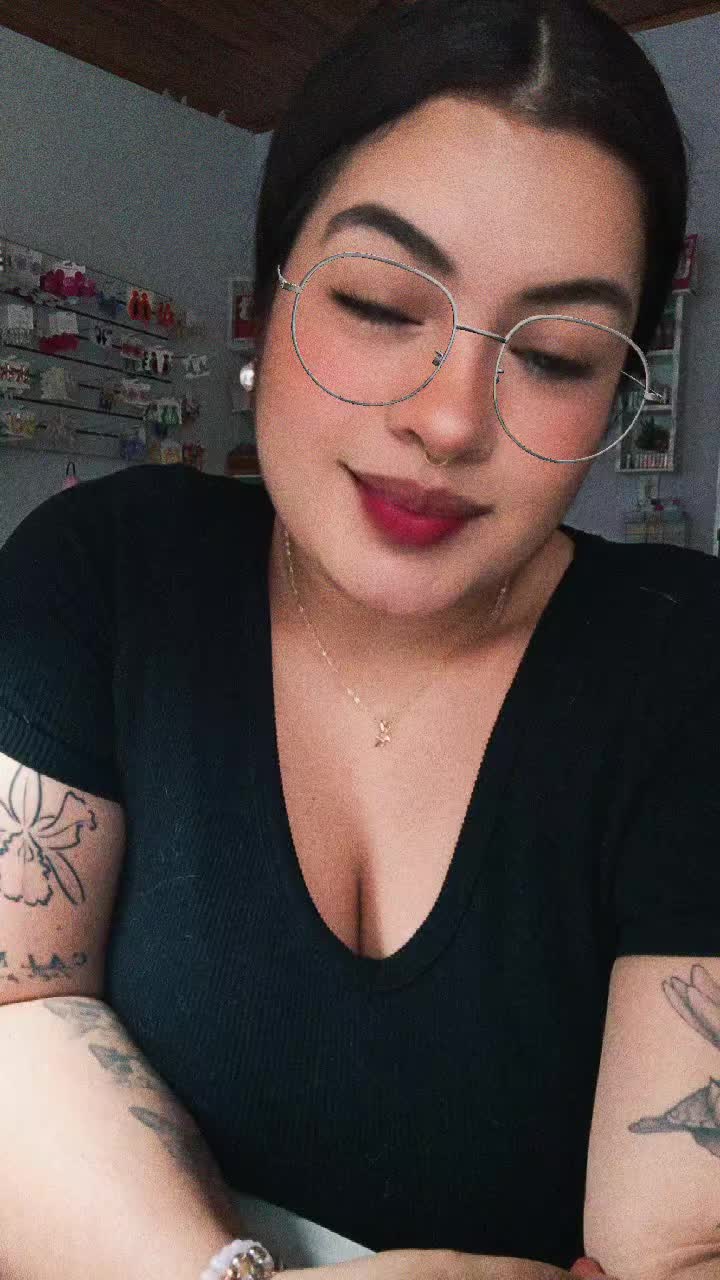 @Anyi Chaves 💜💄💋🇨🇴