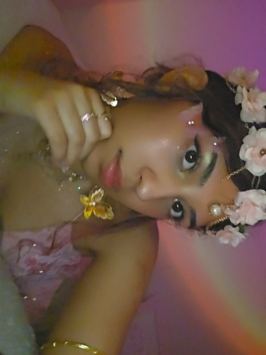 @Nikki 🫶❤️🧡🤍🩷💜