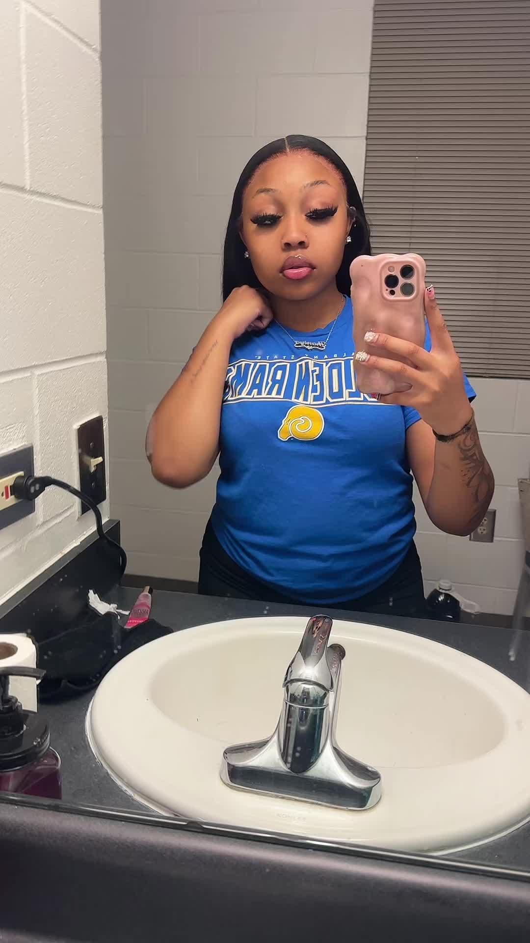 @shaniya janai