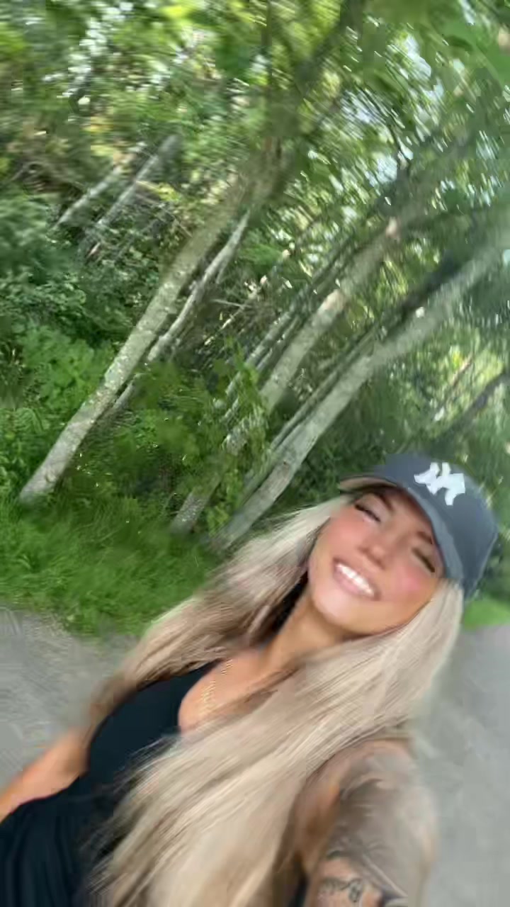 @cryssleb_